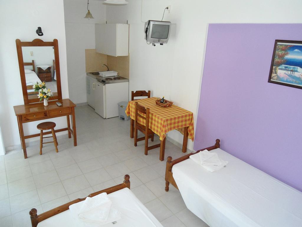 Evi Apartments And Studios Theológos Oda fotoğraf